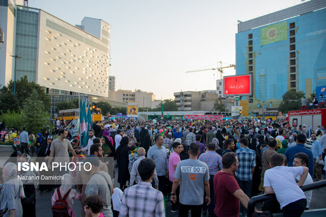 عکس تزیینی است از نورافشانی تا حضور اقوام ایرانی در جشن «پیامبر مهربانی»؛ فردا