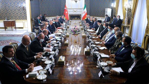 ایران از ارتقای سطح روابط با تمامی همسایگان خود استقبال میکند ایران از ارتقای سطح روابط با تمامی همسایگان خود استقبال میکند