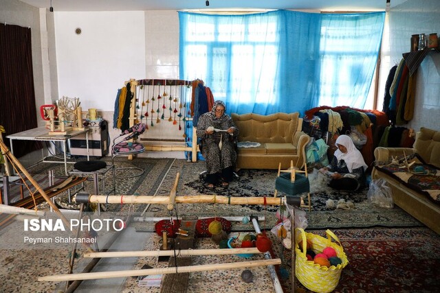 ۷۰ درصد هنرمندان صنایع‌ دستی اردبیل، زن هستند/ احیای رشته‌های صنایع‌ دستی منسوخ شده