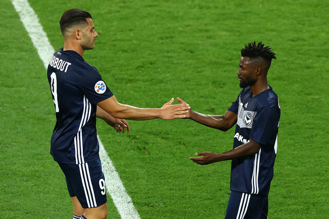 فیل و فنجانهای لیگ بیست و دوم