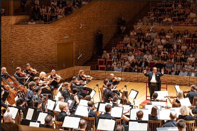 عکس تزیینی است سمفونی «تخت جمشید» در روسیه اجرا شد