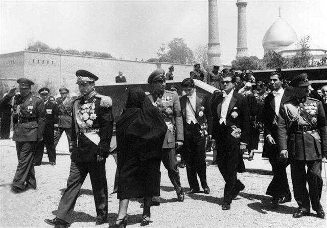تذلیل سلطان در غربت