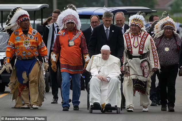 پاپ بابت "خباثت اهریمنی رقتانگیز" از بومیان کانادایی عذرخواهی کرد