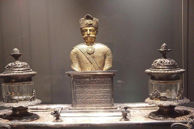 Welcoming tourists to exhibition of works of 20 countries in Golestan Palace Welcoming tourists to exhibition of works of 20 countries in Golestan Palace