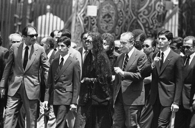 نماز روحانیِ عرب بر جنازه سلطانِ عجم