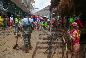 امداد رسانی پس از جاری شدن سیلاب و رانش زمین در امامزاده داوود تهران