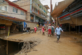 امداد رسانی پس از جاری شدن سیلاب و رانش زمین در امامزاده داوود تهران