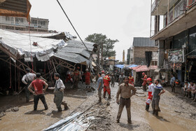 امداد رسانی پس از جاری شدن سیلاب و رانش زمین در امامزاده داوود تهران