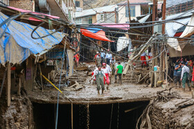 امداد رسانی پس از جاری شدن سیلاب و رانش زمین در امامزاده داوود تهران