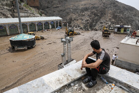 خسارات وارد شده از جاری شدن سیلاب و رانش زمین در امامزاده داوود تهران