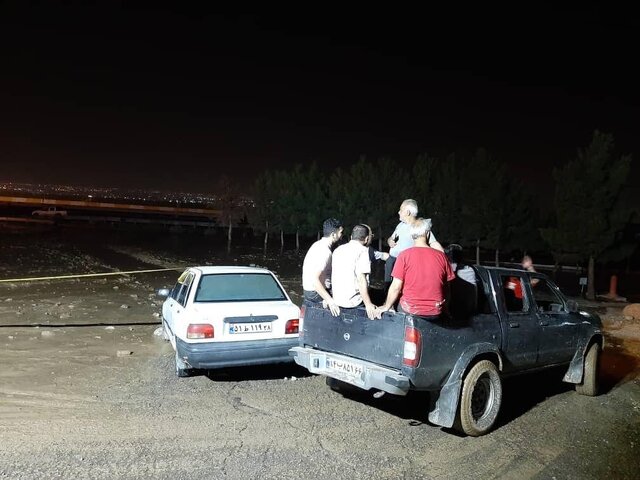 وقوع سیلاب در غرب تهران/ خارج کردن ۵ خودرو از گل و لای