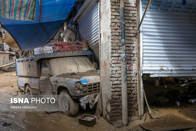 عکس تزیینی است وقوع سیل در چند روستای طالقان/سیل چندین خودرو را برده است