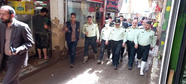 بازدید فرمانده فراجا از مناطق سیل زده امام زاده داوود/تامین کامل امنیت مناطق حادثه دیده