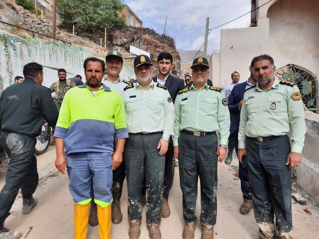 بازدید فرمانده فراجا از مناطق سیل زده امام زاده داوود/تامین کامل امنیت مناطق حادثه دیده