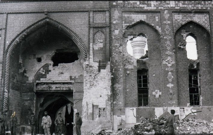 آنکه ویران کرد و او که ساخت