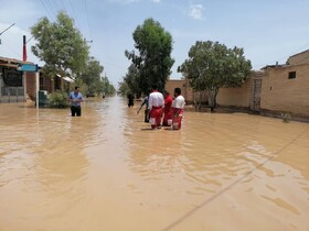 امدادرسانی هلال احمر به ۹۵ مسافر گرفتار سیلاب در محور نورآباد -نهاوند