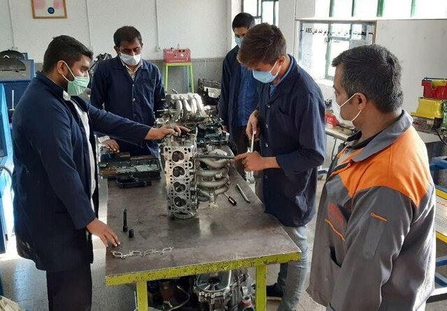 پیوند صنعت و دانشگاه برای تربیت نیروهای ماهر پیوند صنعت و دانشگاه برای تربیت نیروهای ماهر