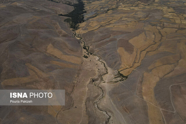 عکس مربوط به خشک شدن سداکباتان همدان در سال ۱۴۰۱ است ورشکستگی آب، مهمترین تهدید ملی ایران