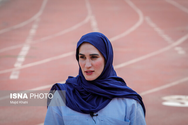 برای عبور از چاله آب مسخرهام کردند/ از جمعه بازار لباس مسابقه میخریدم!