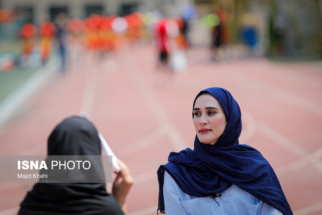 برای عبور از چاله آب مسخرهام کردند/ از جمعه بازار لباس مسابقه میخریدم!