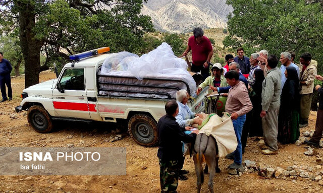 امدادرسانی هلال احمر به سیل زدگان کهگیلویه و بویراحمد امدادرسانی هلال احمر به سیل زدگان کهگیلویه و بویراحمد