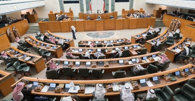 نتایج غافلگیرکننده انتخابات پارلمانی کویت؛ پیشتازی مخالفان و حضور زنان و کاهش حضور قبایل نتایج غافلگیرکننده انتخابات پارلمانی کویت؛ پیشتازی مخالفان و حضور زنان و کاهش حضور قبایل