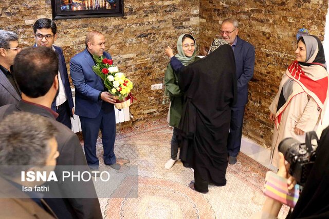 دیدار مدیرکل آموزش و پرورش کهگیلویه و بویراحمد با رتبه یک تجربی کنکور