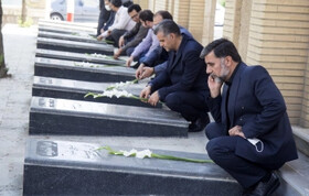 ادای احترام جهادگران کردستان به شهدا