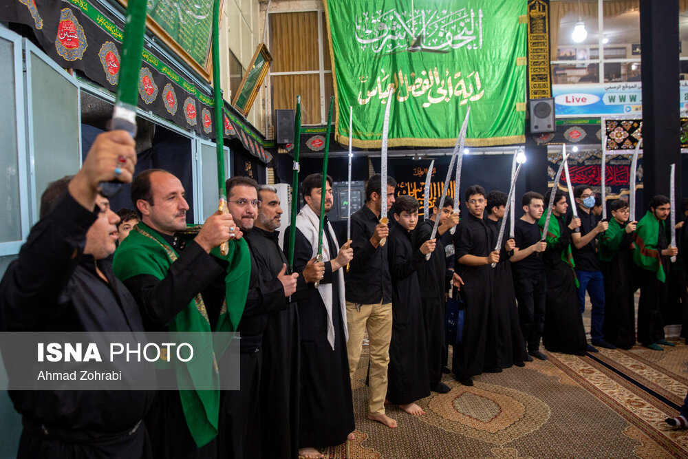 تصاویری از مراسم سنتی مشق شمشیر نجفیهای مقیم قم