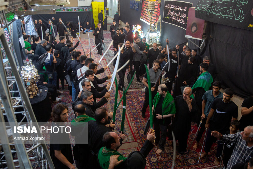 تصاویری از مراسم سنتی مشق شمشیر نجفیهای مقیم قم