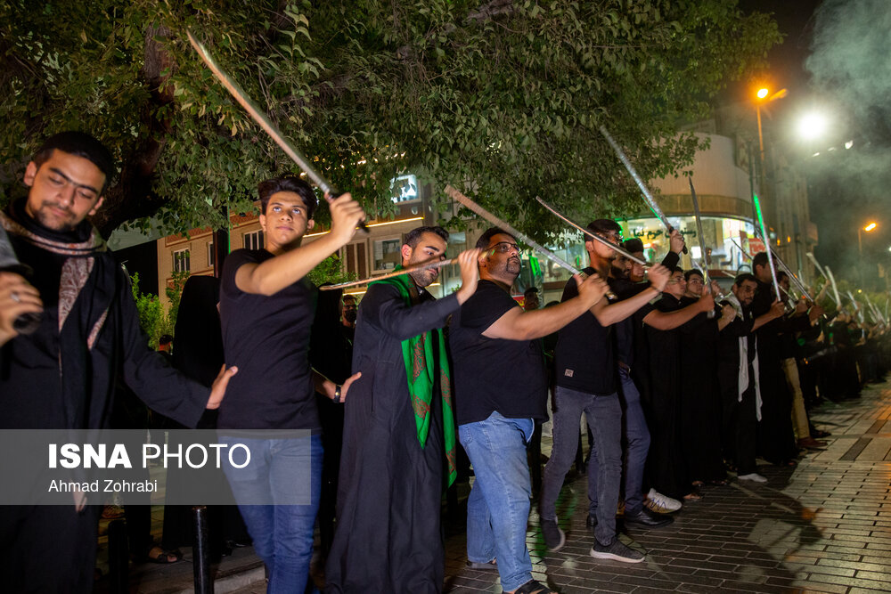 تصاویری از مراسم سنتی مشق شمشیر نجفیهای مقیم قم