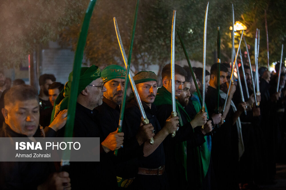 تصاویری از مراسم سنتی مشق شمشیر نجفیهای مقیم قم