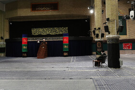 اولین شب عزاداری محرم با حضور رهبر معظم انقلاب در حسینیه امام خمینی(ره)