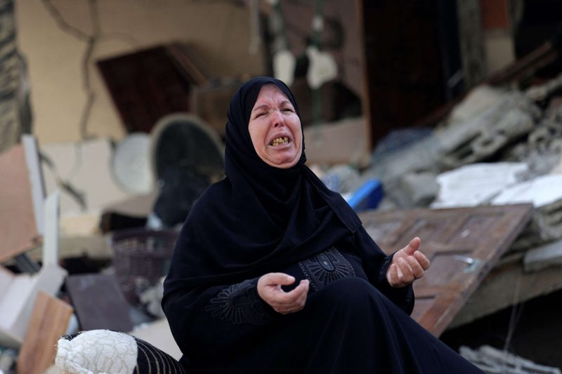 اسرائیل خانهها را بر سر ساکنانش در غزه خراب میکند+ عکس