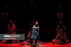 خرافه و تحریف در مداحی  آب به آسیاب دشمن می‌ریزد