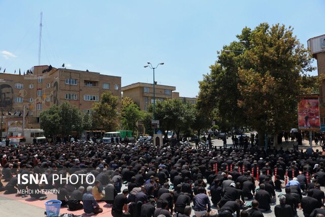 نماز ظهر عاشورا در میدان امامزاده عبدالله (ع) همدان اقامه شد