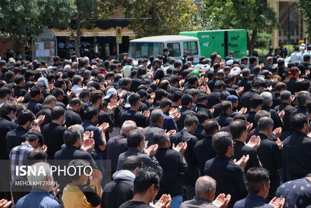 نماز ظهر عاشورا در میدان امامزاده عبدالله (ع) همدان اقامه شد