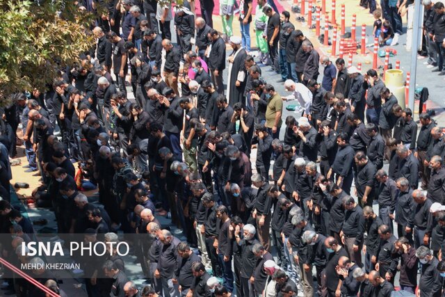 نماز ظهر عاشورا در میدان امامزاده عبدالله (ع) همدان اقامه شد