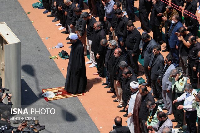 نماز ظهر عاشورا در میدان امامزاده عبدالله (ع) همدان اقامه شد
