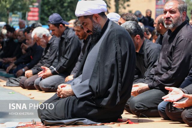 نماز ظهر عاشورا در میدان امامزاده عبدالله (ع) همدان اقامه شد