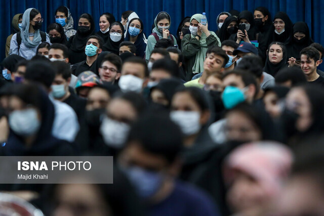 با اعطای تسهیلات آموزشی از دانشجویان برتر حمایت میکنیم