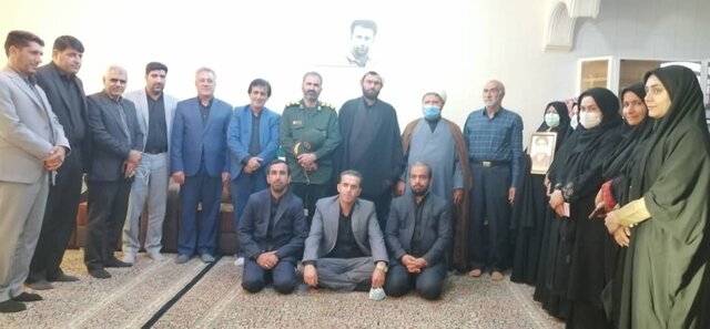 از خانواده خبرنگار شهید اسماعیل عمرانی تجلیل شد