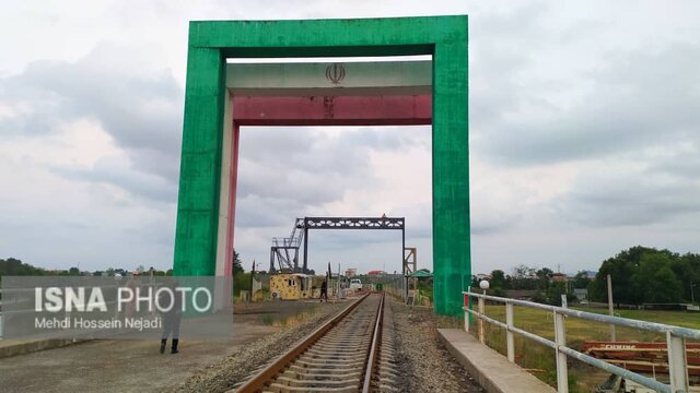 بازدید سفیر ایران در جمهوری آذربایجان از بارانداز ریلی آستارا
 + عکس