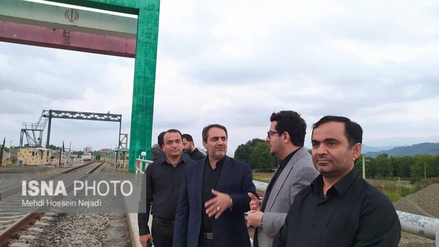 بازدید سفیر ایران در جمهوری آذربایجان از بارانداز ریلی آستارا
 + عکس