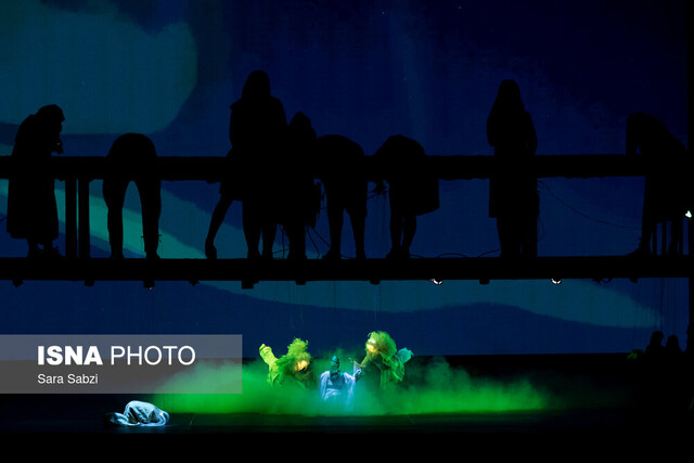 در تاریکی نشستیم تا موسیقی و عروسکها عاشورا را برایمان روایت کنند