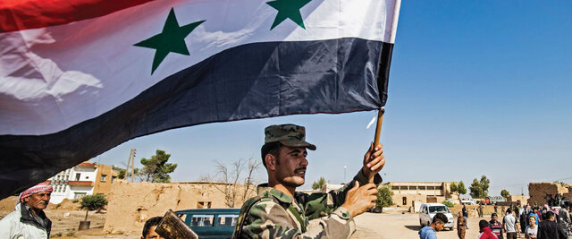 مانور ارتش سوریه در منطقه صحرا در بحبوحه تنش میان نیروهای آمریکا و روسیه