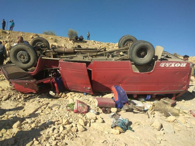 واژگونی مینی‌بوس در دشتستان/۱۷مصدوم و ۲ کشته