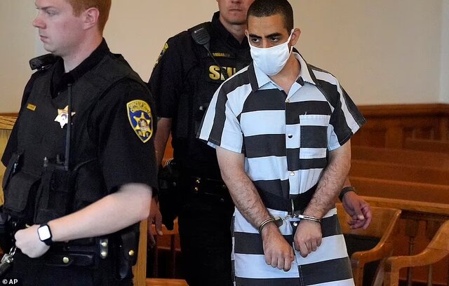 ضارب سلمان رشدی به حمایت از حزبالله متهم شد ضارب سلمان رشدی به حمایت از حزبالله متهم شد