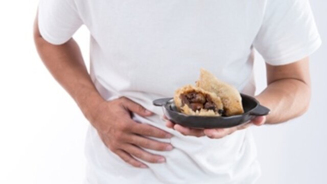 عکس تزئینی است غذای فاسد در یک مراسم عروسی در عراق دهها نفر را مسموم کرد