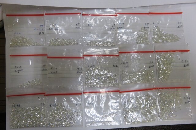 کشف برلیانهای قاچاق از مسافر پرواز استانبول کشف برلیانهای قاچاق از مسافر پرواز استانبول